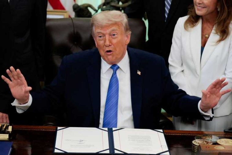 Trump îi avertizează pe kurzi că îi va ”ține minte” că au reținut armele destinate iranienilor pentru înlăturarea regimului de la Teheran