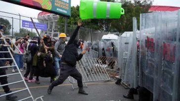 Fotbal – CM 2026: Ciocniri între manifestanți și poliție, în afara stadionului Azteca, înaintea debutului Cupei Mondiale
