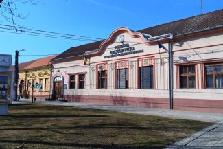 Arad: Băncuțele clasice din orașul Pecica vor fi înlocuite cu unele solare smart