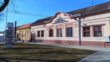 Arad: Băncuțele clasice din orașul Pecica vor fi înlocuite cu unele solare smart