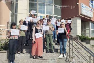 Tulcea: Angajații din Casa Județeană de Pensii, în grevă japoneză