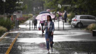 Cod galben de averse și vijelii în București și în 10 județe din sudul țării, vineri