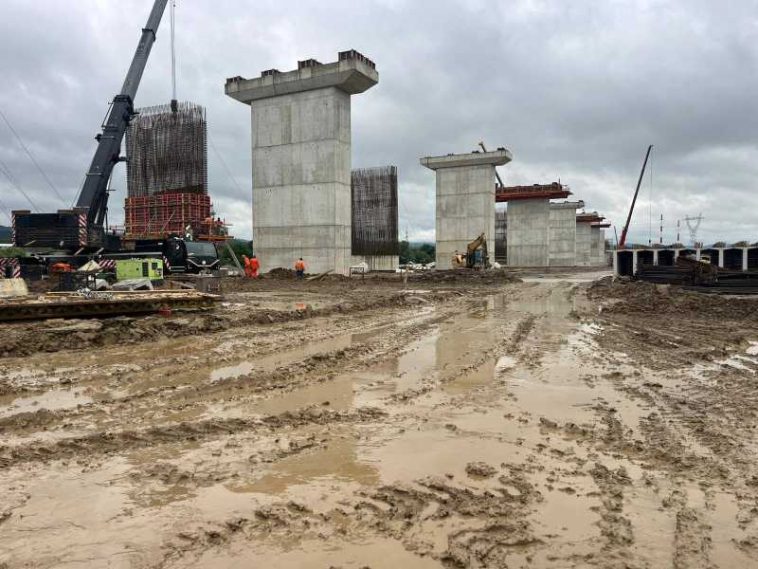 CNAIR: Ploile torențiale au inundat șantiere de pe Autostrada A7 Focșani-Bacău