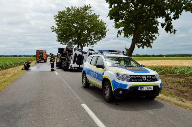 Brăila: O mașină de gunoi s-a răsturnat pe DJ 221C; traficul în zonă – deviat