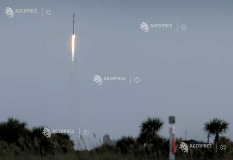 SpaceX a lansat cu succes racheta emblematică Falcon 9 în ziua listării sale la bursă