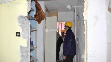 Timiș: Explozie urmată de incendiu într-un apartament; 43 de persoane din bloc au fost evacuate