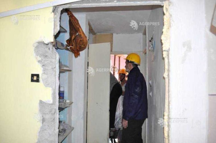 Timiș: Explozie urmată de incendiu într-un apartament; 43 de persoane din bloc au fost evacuate
