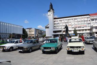 REPORTAJ Amintiri pe patru roți – peste 50 de mașini Dacia de epocă, prezente la Vaslui