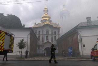 #Ucraina: Atac masiv asupra Kievului, o catedrală ortodoxă în flăcări
