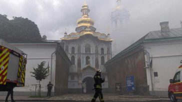 #Ucraina: Atac masiv asupra Kievului, o catedrală ortodoxă în flăcări