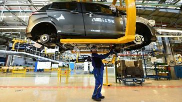 Producția industrială a scăzut în primele patru luni cu 2,2%