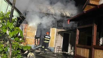 Suceava: Un bătrân de 90 de ani, decedat în urma unui incendiu izbucnit la locuința sa din Dolheștii Mari