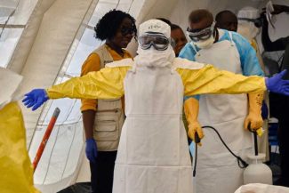 MSF își exprimă îngrijorarea față de ‘lacunele periculoase’ din reacția împotriva epidemiei de Ebola în RDC