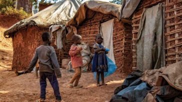 Peste un miliard de copii din lume sunt expuși la riscuri climatice multiple (UNICEF)