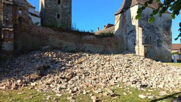 Sibiu: Biserica Evanghelică transmite că prăbușirea zidului de incintă al bisericii fortificate de la Moșna nu putea fi prevăzută