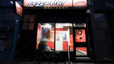 Yum Brands vinde lanțul Pizza Hut pentru 2,7 miliarde de dolari