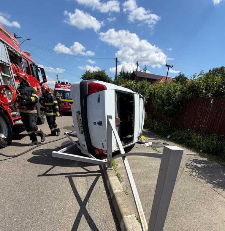 Prahova: Un tânăr de 25 de ani a decedat după ce s-a răsturnat cu mașina pe o stradă din Băicoi