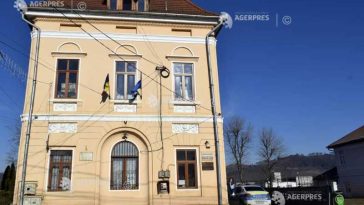 BIBLIOTECA AZI/ Mureș: Biblioteca de la Albești, bastionul care a supraviețuit nu doar timpului, ci și deciziilor administrative dureroase (GALERIE FOTO)