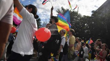 Bărbat dus la secție după ce ar fi agresat trei participanți la marșul Bucharest Pride (surse)