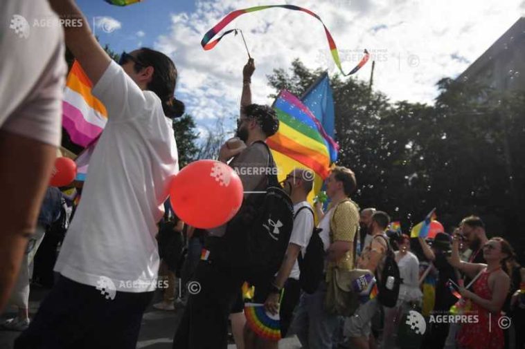 Bărbat dus la secție după ce ar fi agresat trei participanți la marșul Bucharest Pride (surse)
