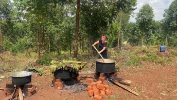 REPORTAJ/Româncă în Uganda, mama unui copil găsit la gunoi; nu se moare atât de ebola, cât de foame și sărăcie (FOTO/VIDEO)