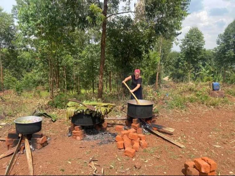 REPORTAJ/Româncă în Uganda, mama unui copil găsit la gunoi; nu se moare atât de ebola, cât de foame și sărăcie (FOTO/VIDEO)