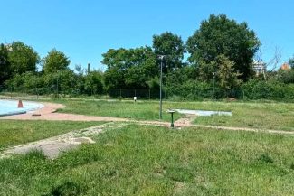 Arad: Fosta zonă pentru copii de pe Ștrandul Neptun a ajuns o ruină; se așteaptă un investitor privat