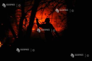 Giurgiu: Incendiu extins la trei construcții; o femeie a primit îngrijiri medicale