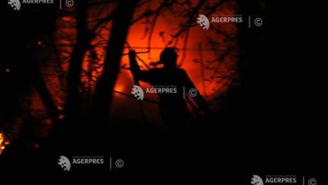 Giurgiu: Incendiu extins la trei construcții; o femeie a primit îngrijiri medicale