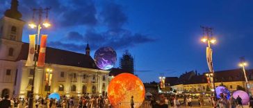 FITS 2026/ Aproximativ 100 de evenimente outdoor; o acrobată se va înălța la zece metri cu un balon