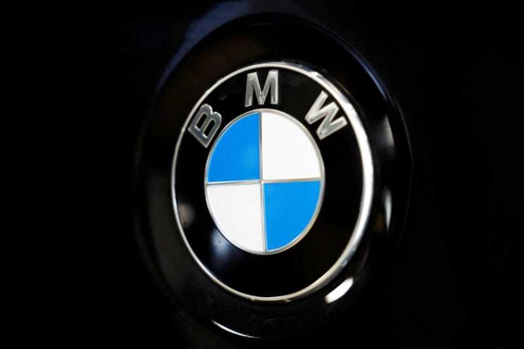 BMW se pregătește de discuții cu reprezentanții angajaților, după revizuirea estimărilor de profit