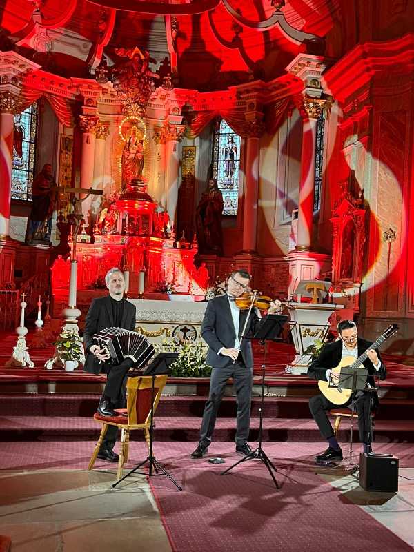 Violonistul Alexandru Tomescu, în premieră la Miercurea-Ciuc: Am găsit o comunitate foarte dinamică, un public fin cunoscător de muzică