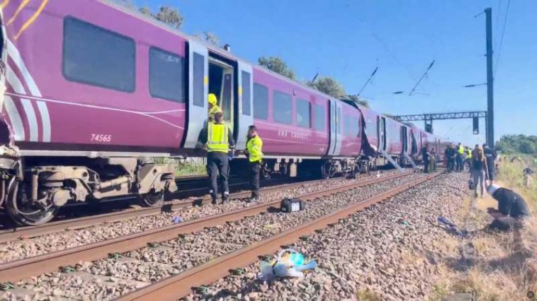 Regatul Unit: Un mort și zeci de răniți în coliziunea a două trenuri de pasageri