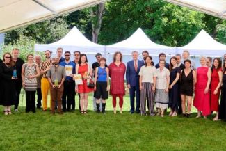 Diplome și trofee pentru cele trei categorii de concurs la Festivalului Internațional de Teatru Radiofonic