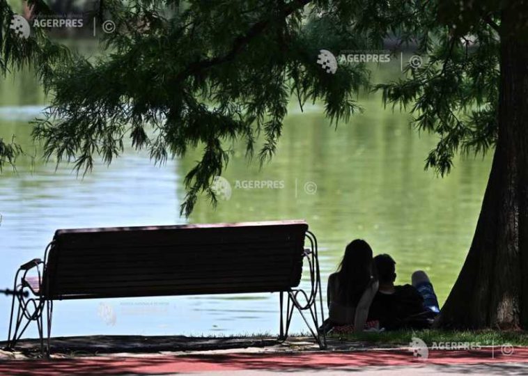 Vreme caniculară în București, până marți seara, când se pot înregistra averse și descărcări electrice (meteorologi)