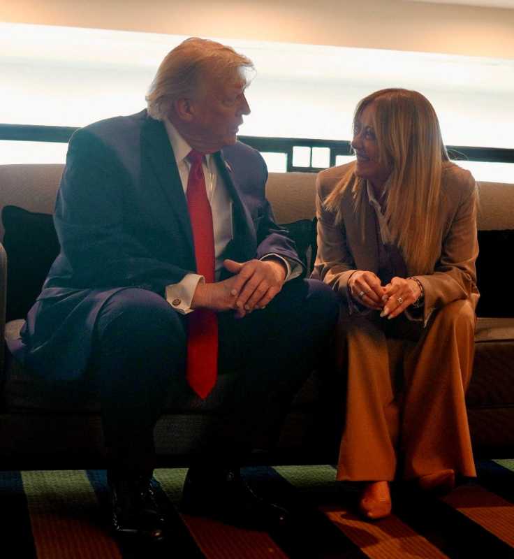 Trump insistă că Meloni i-ar fi cerut ‘din nou și din nou’ să pozeze cu el la summitul G7