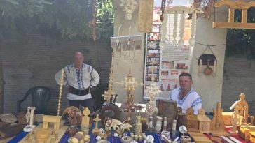Olt: Pictură pe șevalet, artizani populari și muzică folk, într-un ‘dialog al artelor’ în parc, la Festivalul Alutus (GALERIE FOTO)