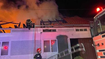 Caraș-Severin: Trei locuințe au fost cuprinse de flăcări în localitatea Slatina-Timiș, cu pericol de extindere la o a patra