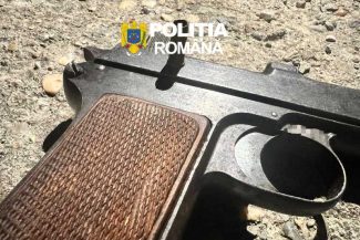 Hunedoara: Bărbat de 75 de ani, reținut de polițiști după ce și-a amenințat soția cu un pistol