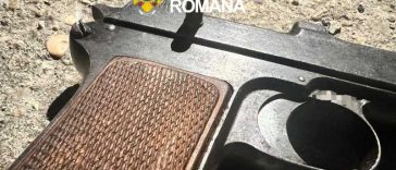 Hunedoara: Bărbat de 75 de ani, reținut de polițiști după ce și-a amenințat soția cu un pistol