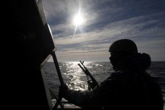 Un mort după ce un cargou a luat foc în Marea Neagră ca urmare a unui atac rusesc cu dronă