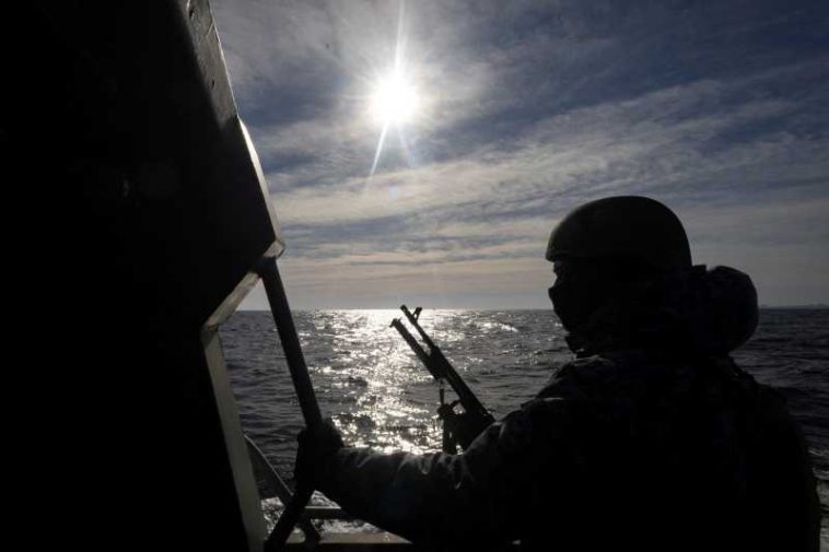 Un mort după ce un cargou a luat foc în Marea Neagră ca urmare a unui atac rusesc cu dronă
