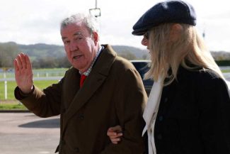 Prezentatorul TV Jeremy Clarkson, diagnosticat cu cancer de prostată, anunță că boala sa a intrat în remisiune