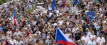 Cehia: Mii de persoane au protestat la Praga din cauza temerilor legate de independența mass-media publice