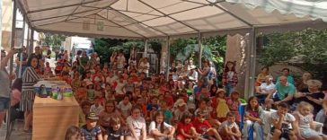 Buzău: Copiii experimenteză jocurile copilăriei părinților, la ludoteca din curtea Muzeului Județean