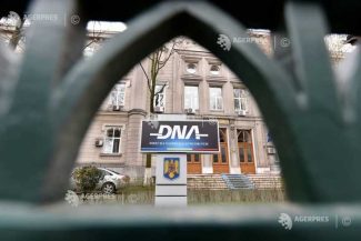 DNA: Fostă contabilă în MAE – în instanță pentru salarii ilegale de 8,4 milioane lei