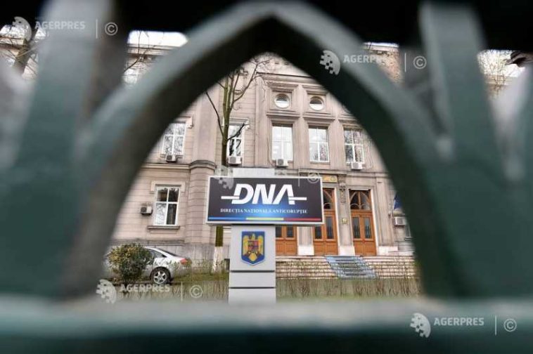 DNA: Fostă contabilă în MAE – în instanță pentru salarii ilegale de 8,4 milioane lei