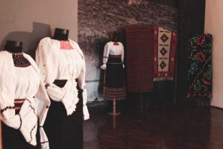Mureș: Cel mai vechi tip de port tradițional din Transilvania, expus la Reghin de Sânzâiene (GALERIE FOTO)