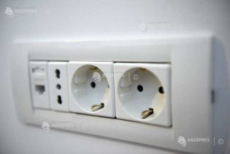Harghita: Peste 1.100 de consumatori au rămas fără energie electrică; un copac a căzut peste liniile electrice