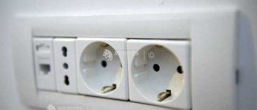 Harghita: Peste 1.100 de consumatori au rămas fără energie electrică; un copac a căzut peste liniile electrice